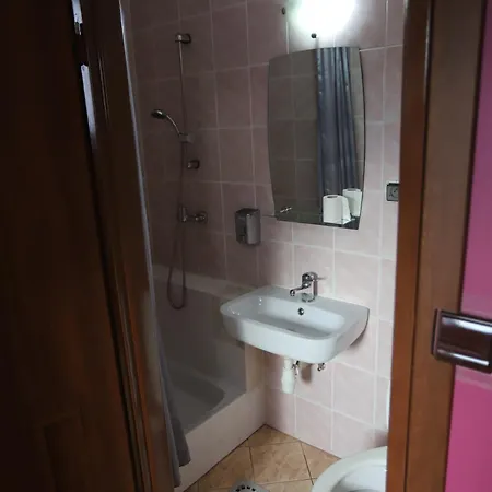 Inn Adampol Pokoje