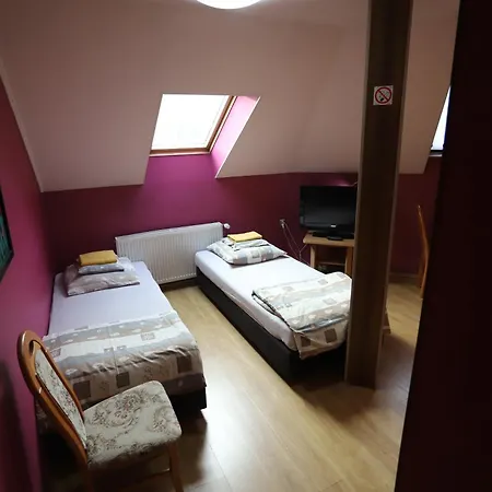 Adampol Inn *
