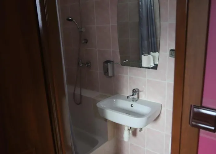 Adampol Han/Misafirhane *